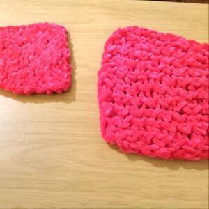 Heat pad and cup coasters in pink chenille yarn